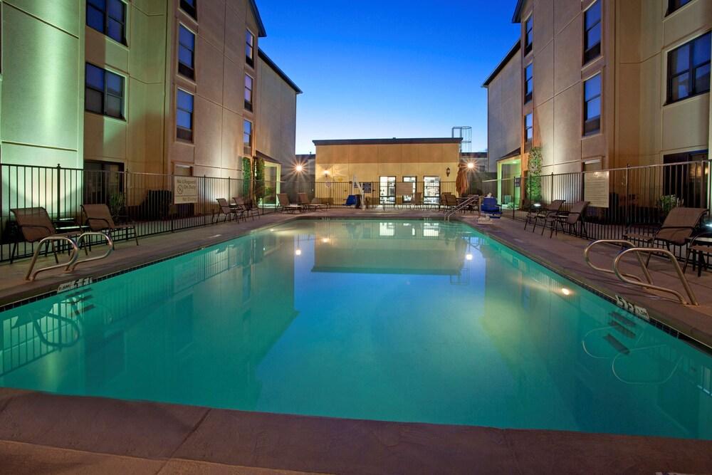 Hampton Inn&suites El Paso-airport Hotel 3*